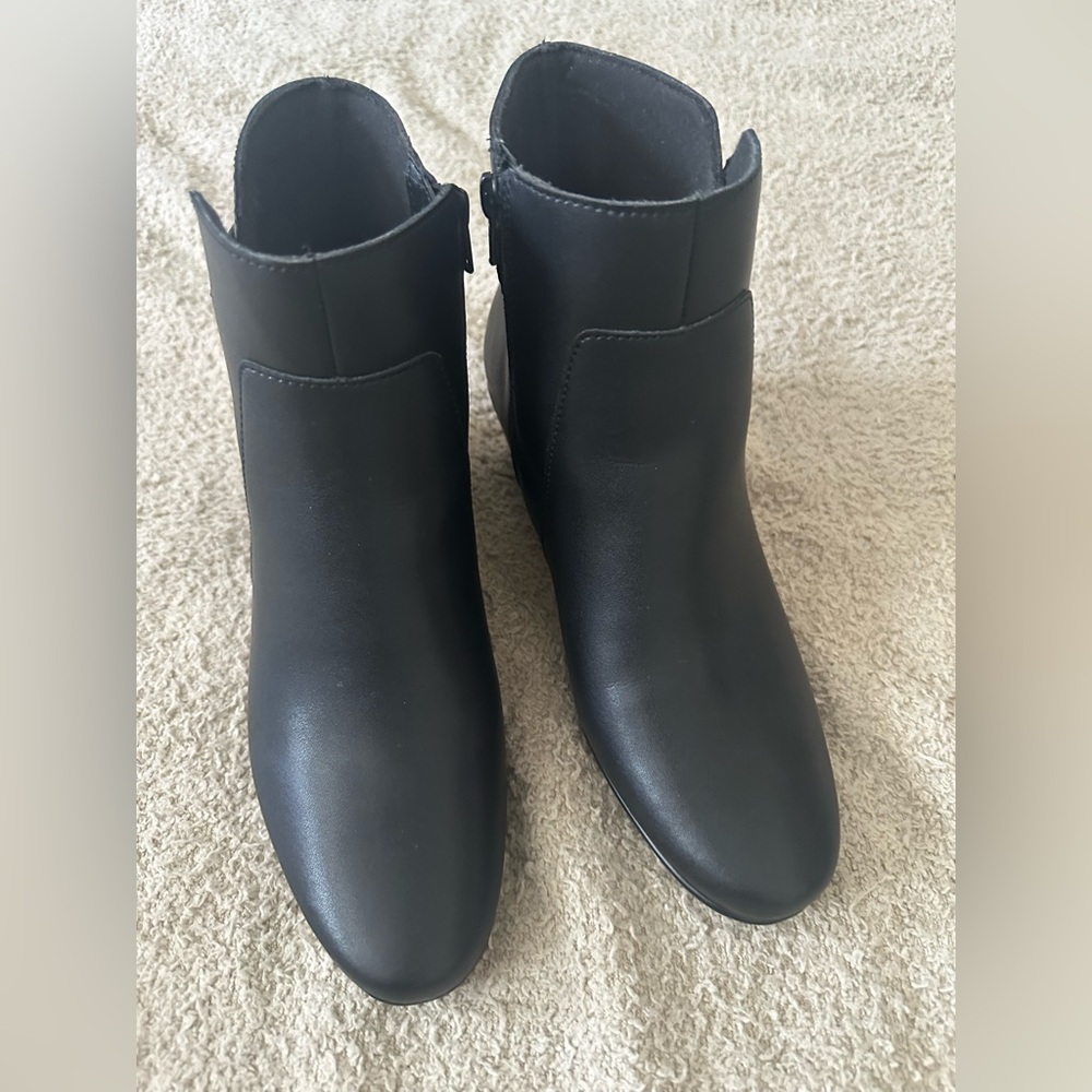 CLARKS  ANKLE BOOTIES  EMILY2 HOLLY,  BLACK LEATHER,  SIZE 10M - Picture 6 of 12